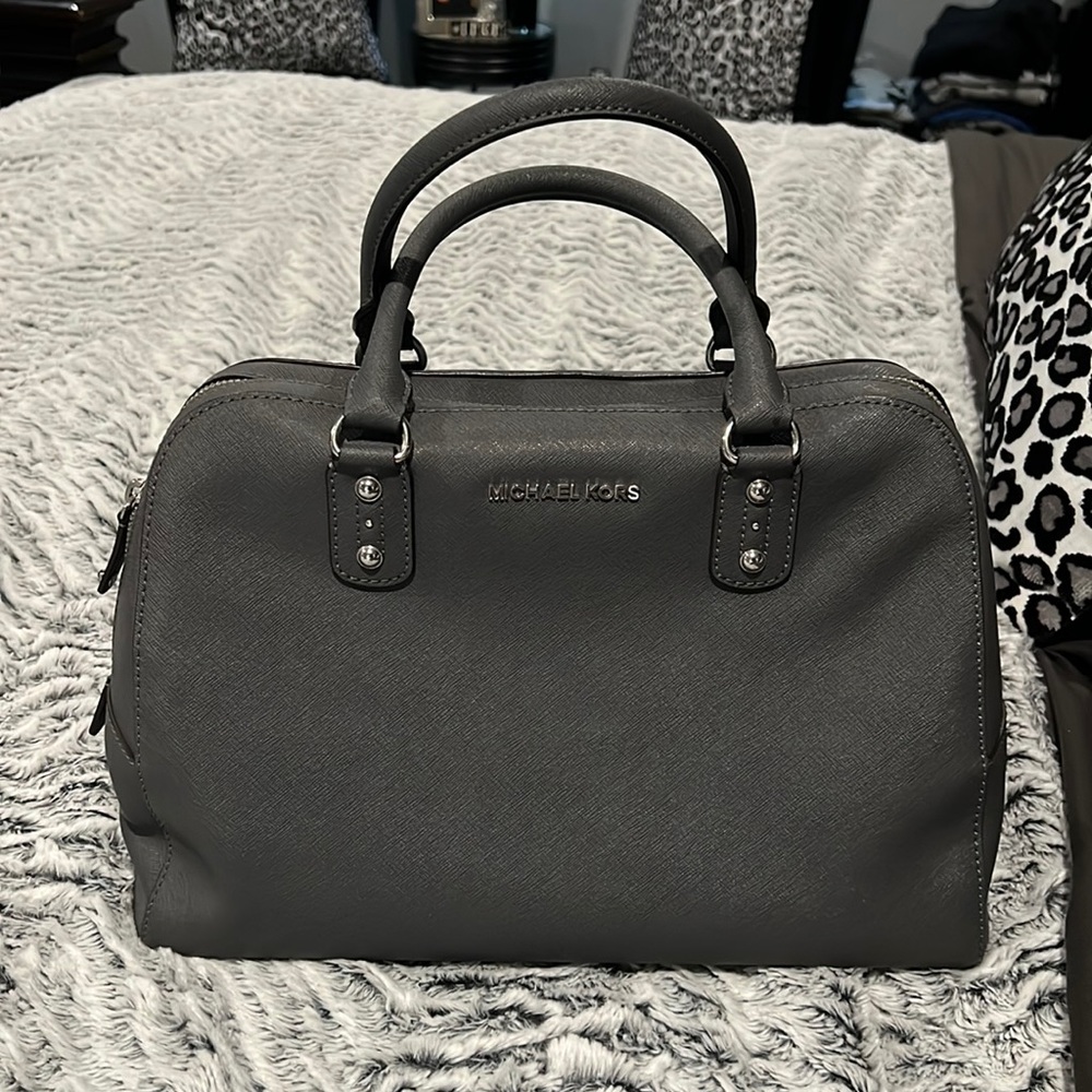 Michael Kors AUTHENTIC grey bag shoulder crossbody. Bigger size.